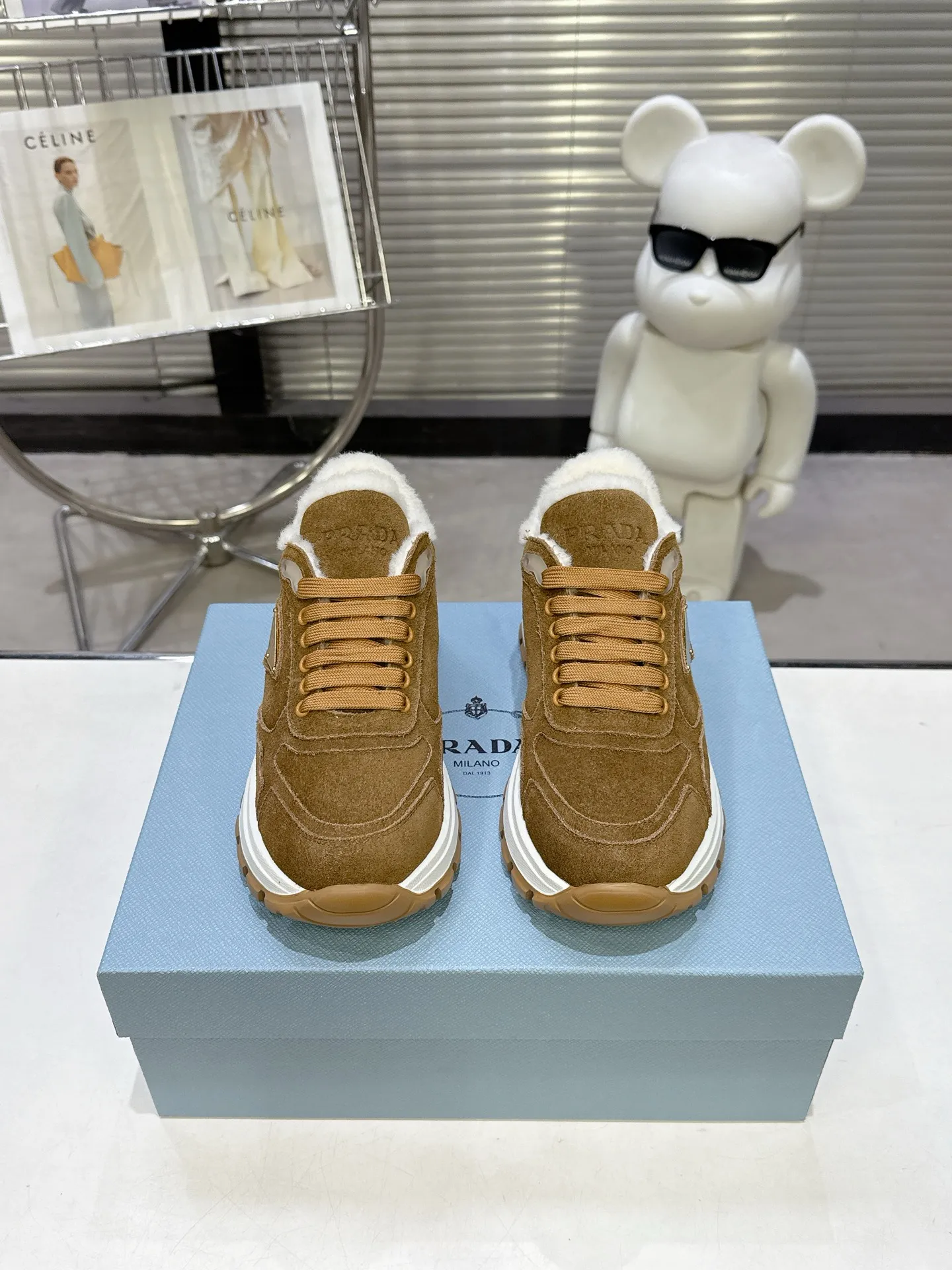 【PRADA】P: 660💰Couple style▪️Size: Women’s 35-40⚛Size: Men’s 39-44(45 customized) 2025 𝐬𝐬Prada’s new product, coming with strength! ❣️Many Internet celebrities have the same style, fashionable and versatile nice items, original shoes are developed and purchased from Italian counters, and are reproduced 1:1 according to the original taste. This year’s theme is not to be defined, embodying texture through simplicity💛From thick-soled sneakers to zigzag short boots to 2025 flat shoes, everything reveals a sure-fire momentum... It combines gentleness and handsomeness, the finishing touch for women❤️ Wear-resistant and ultra-light two-color outsole.